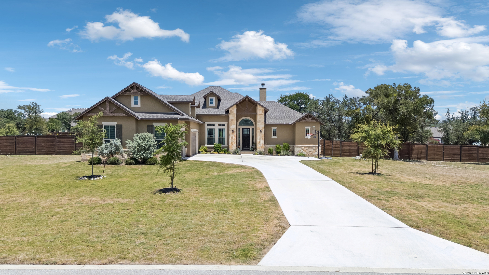 527 James Way — photo