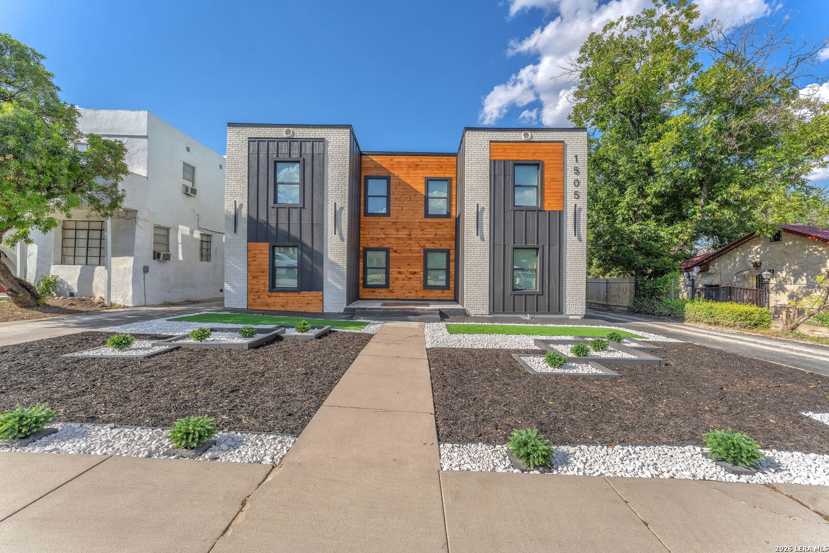 1505 W Woodlawn Avenue 1 — photo