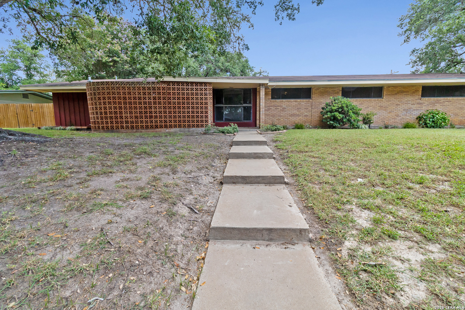911 E Inez Street, Beeville, TX 78102 — photo 2