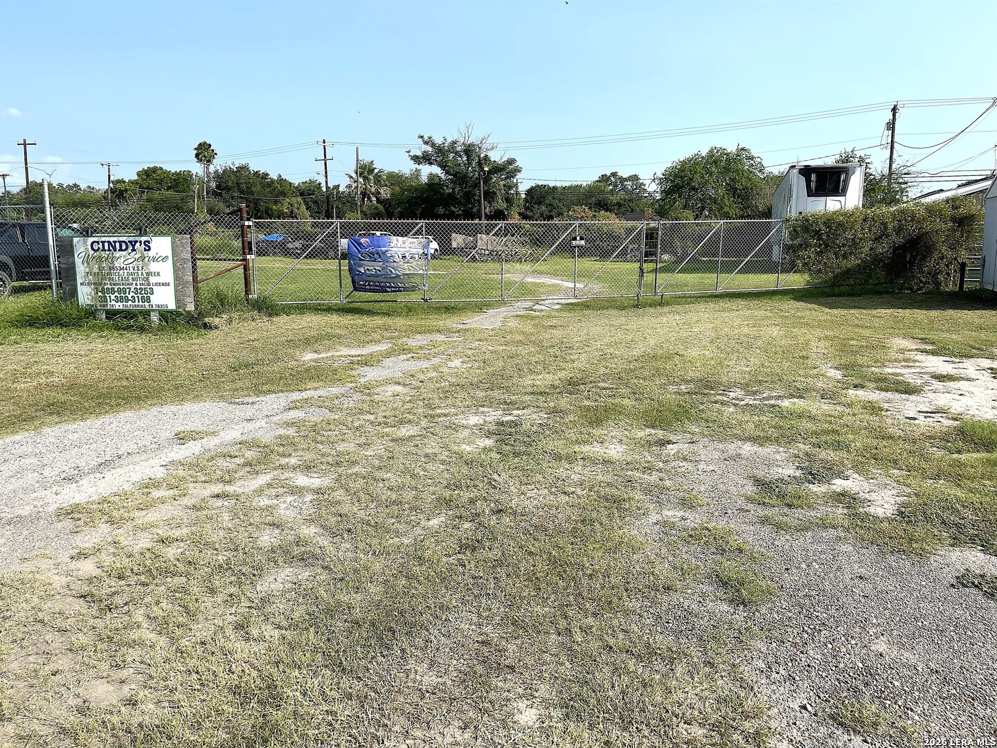 1320 S Highway 281 Bus Taylor — photo