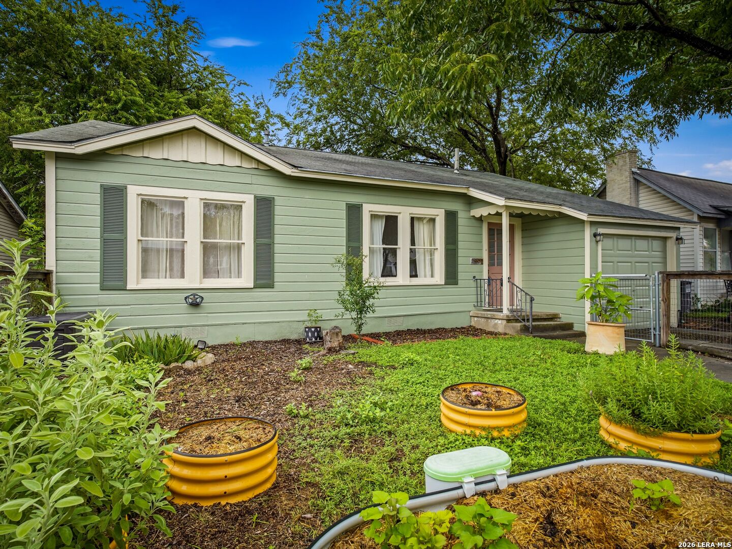 2022 W Craig Place — photo