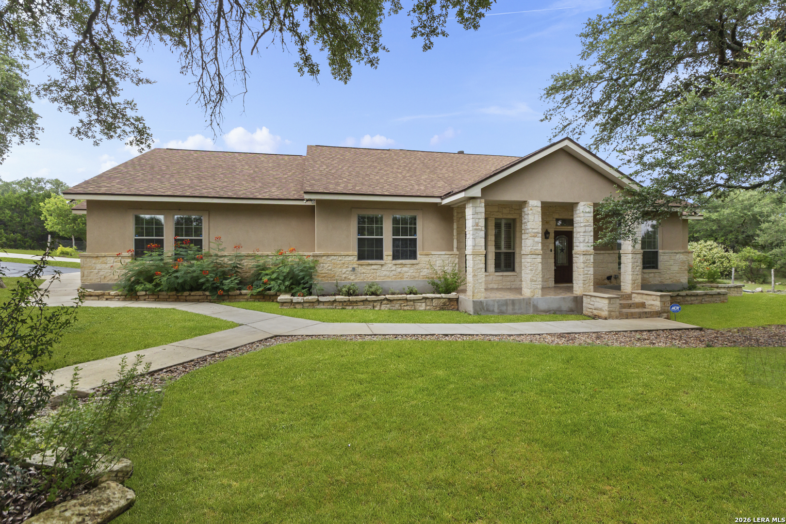 128 Comal Oak — photo