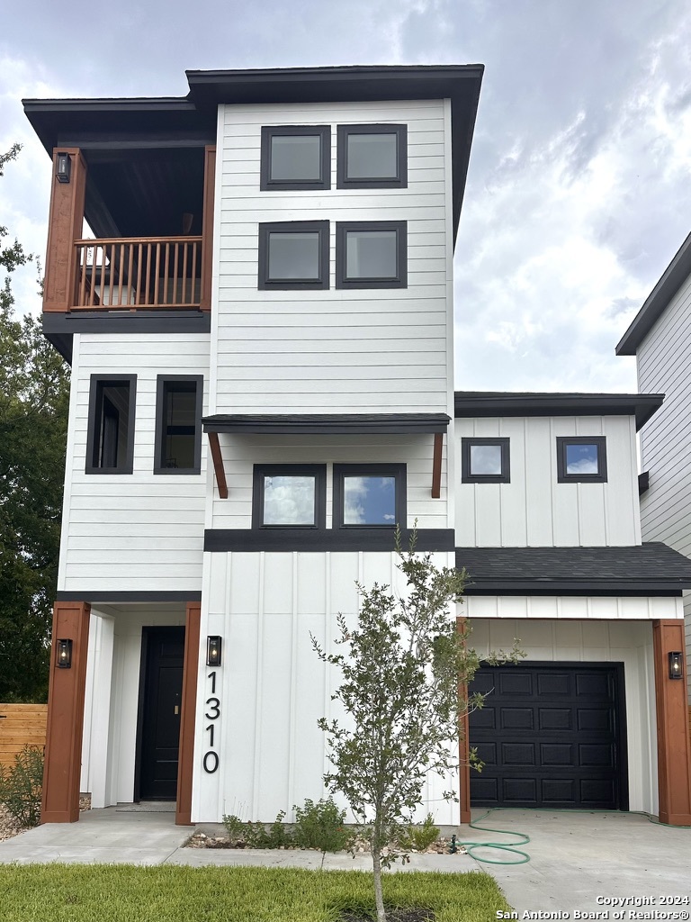 1310 S Mesquite Street — photo