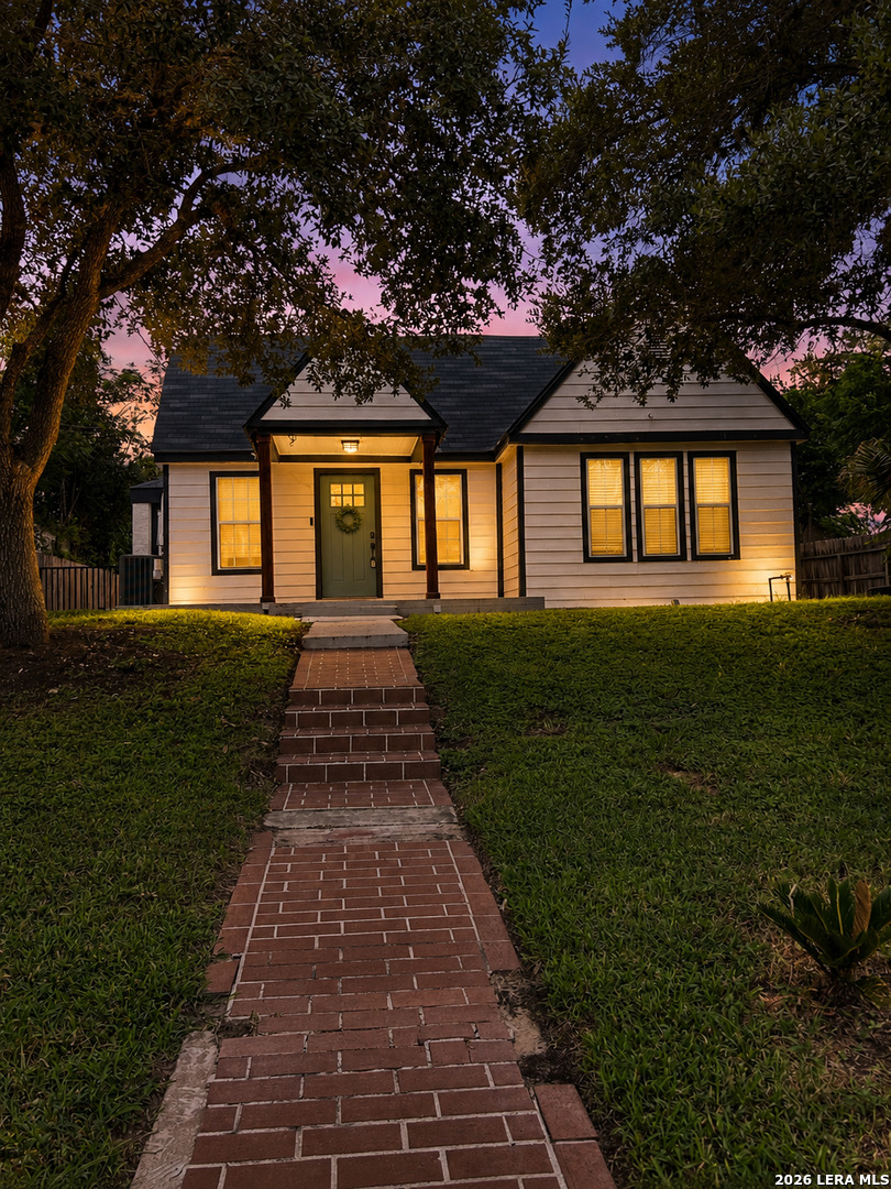 905 E Corpus Christi — photo