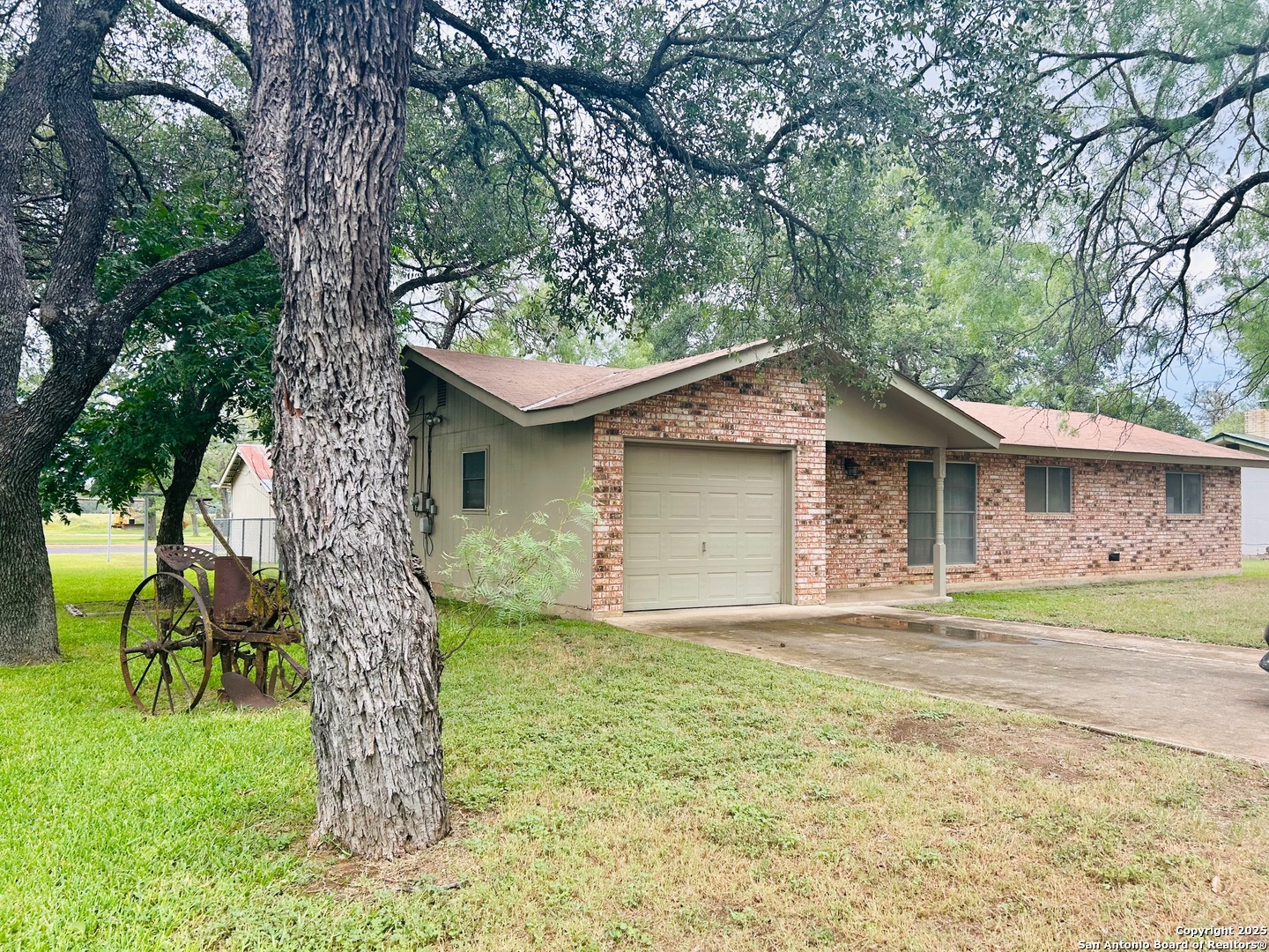 204 Skylark Drive — photo
