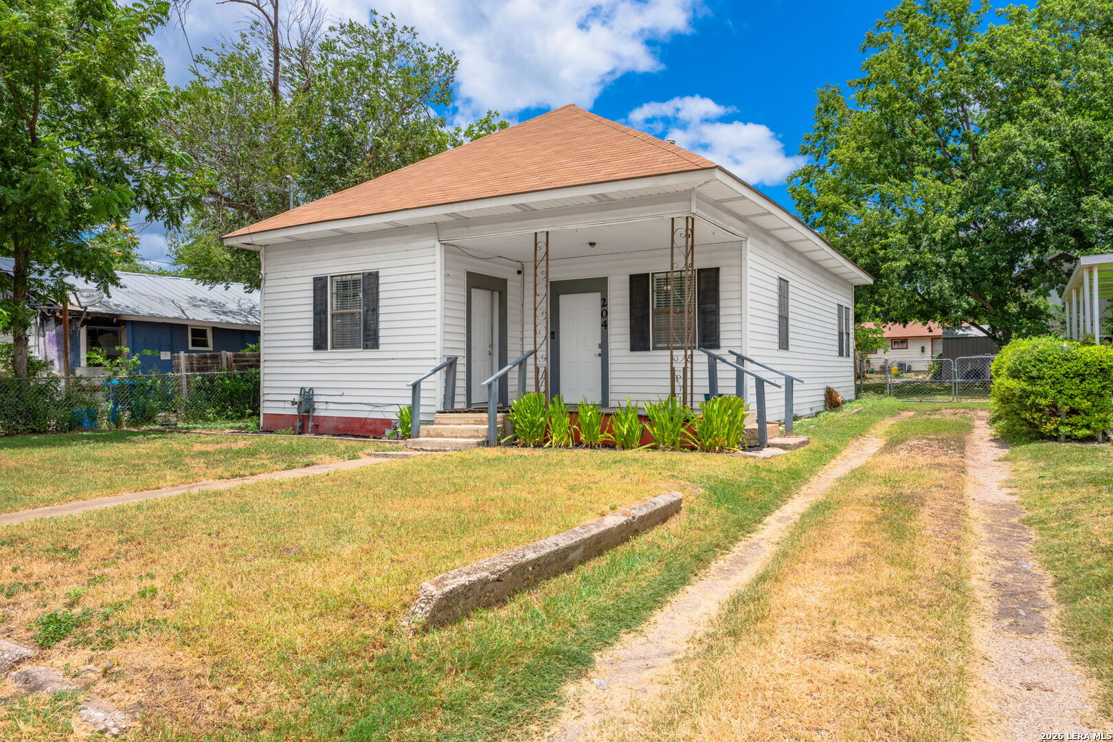 204 E Davis Street — photo