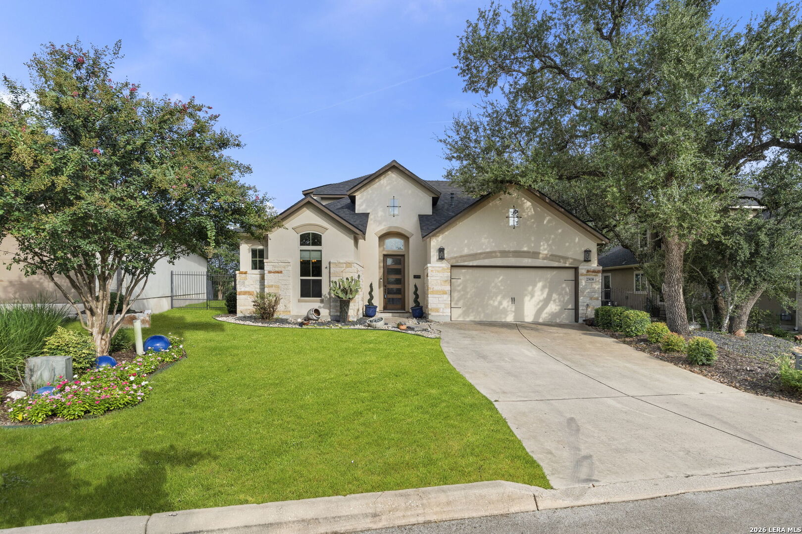 23030 Diamante — photo
