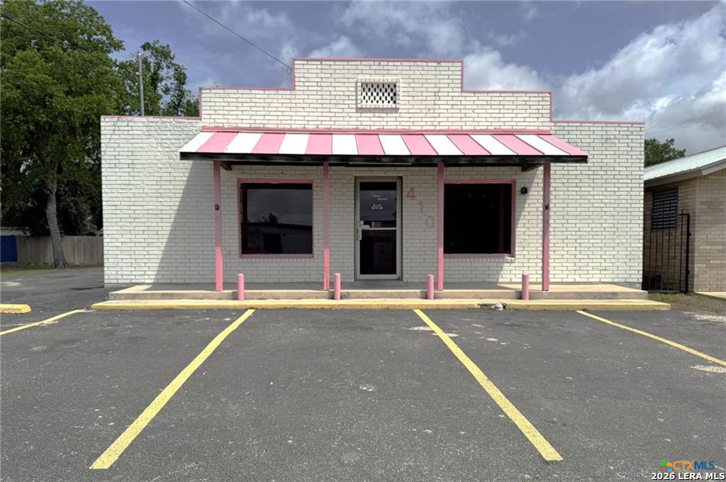 410 E Gonzales — photo