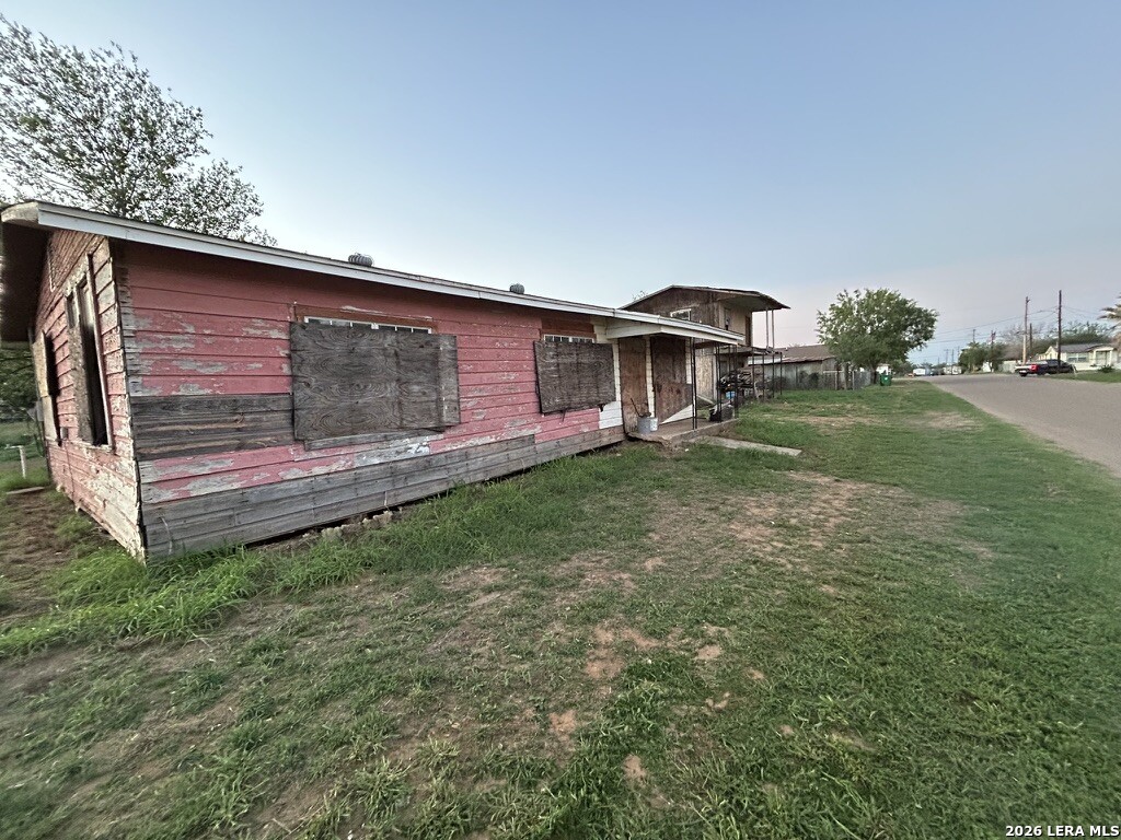111 SW Lane Street — photo