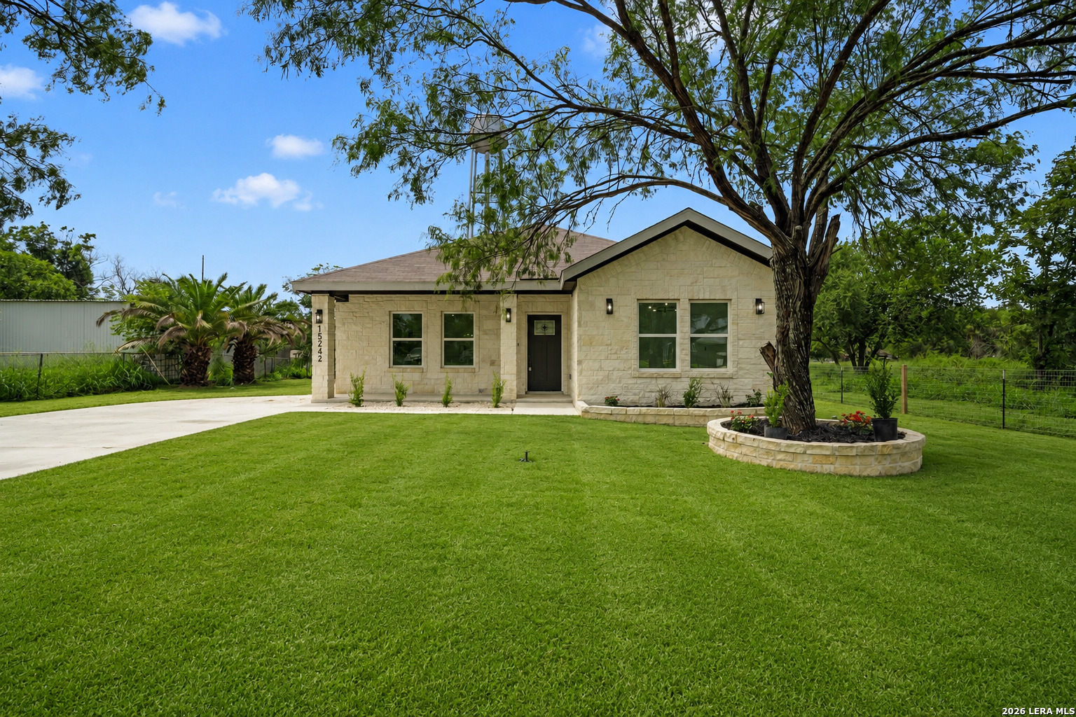 15242 Oak Street — photo