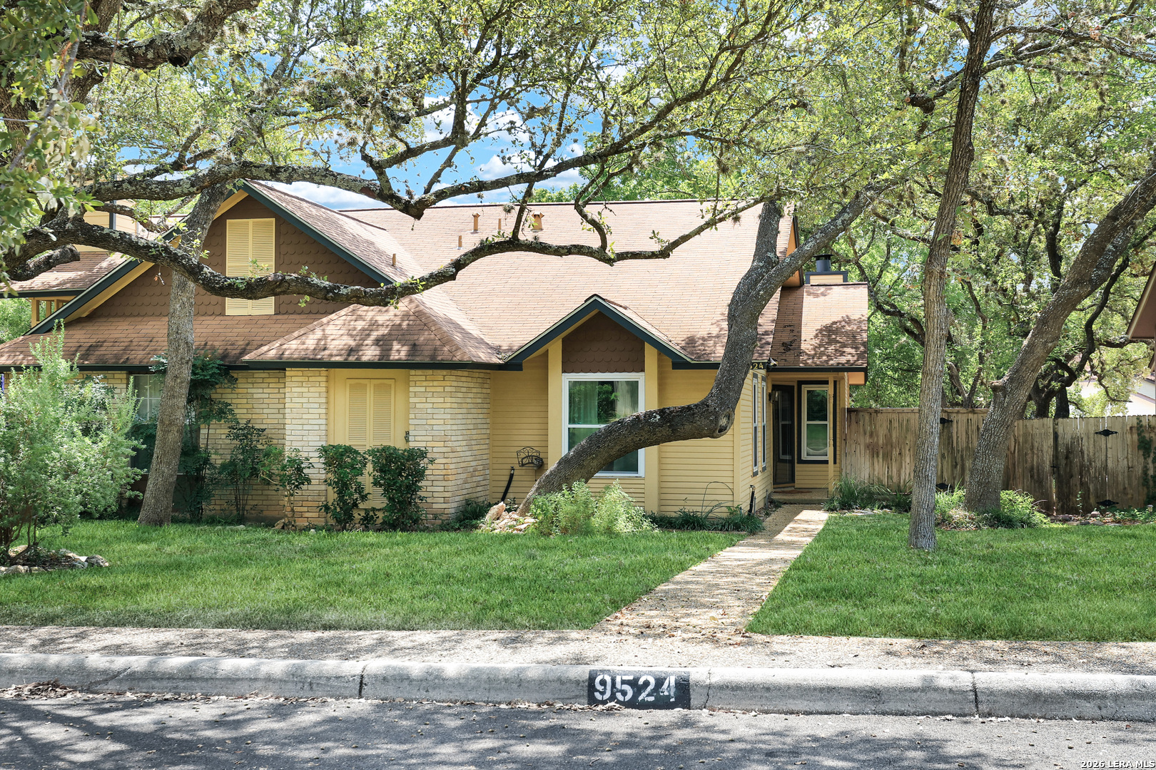 9524 Stillforest — photo