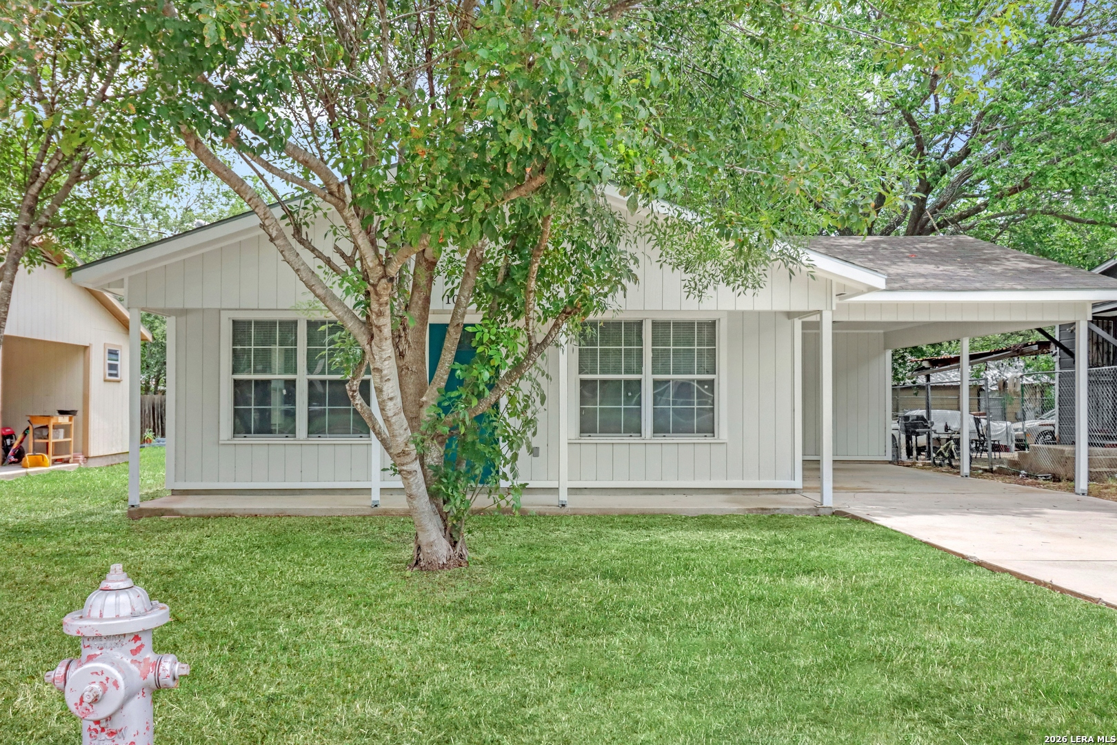 1037 N Guadalupe — photo