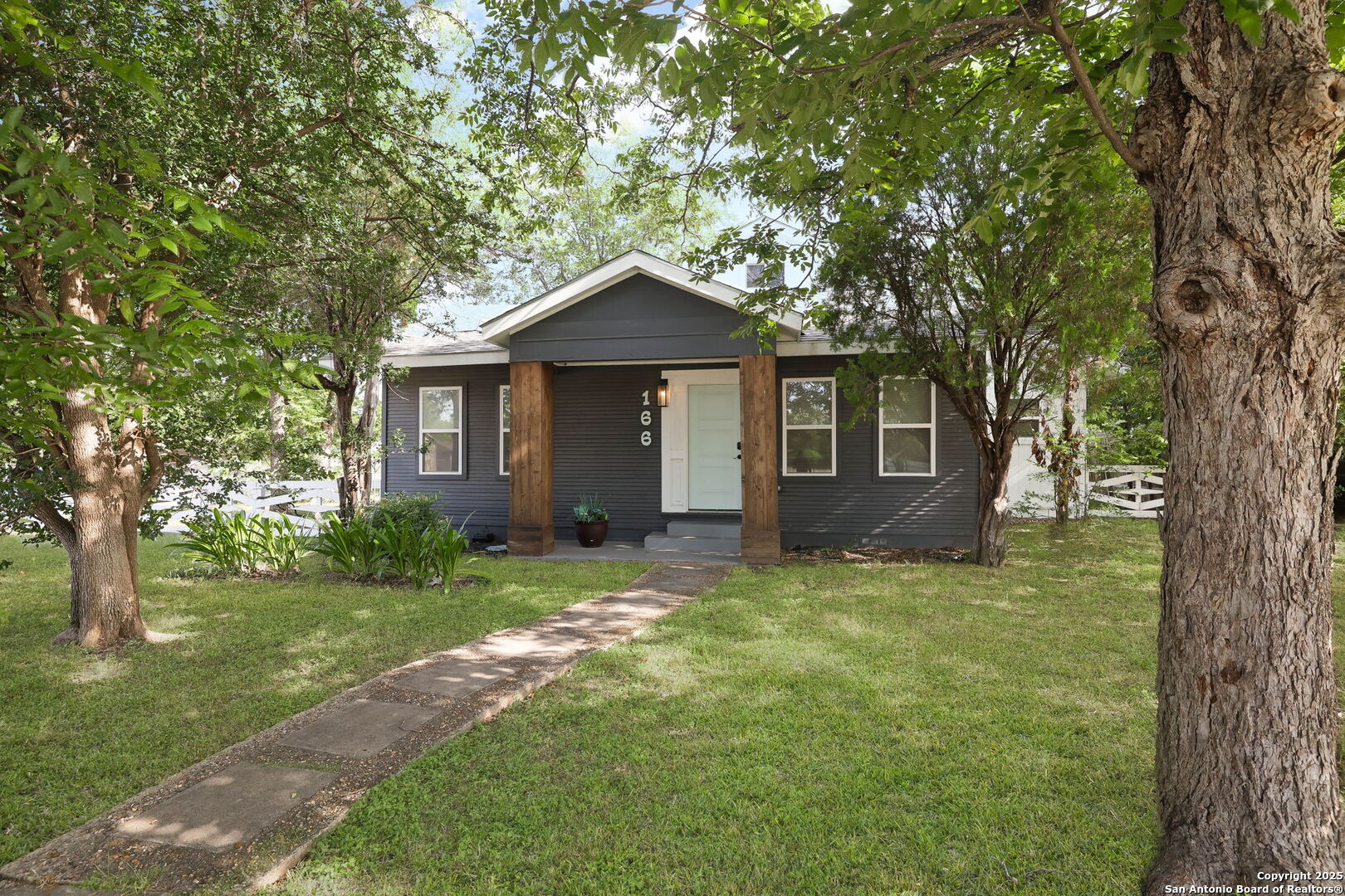 166 E Harding Boulevard — photo