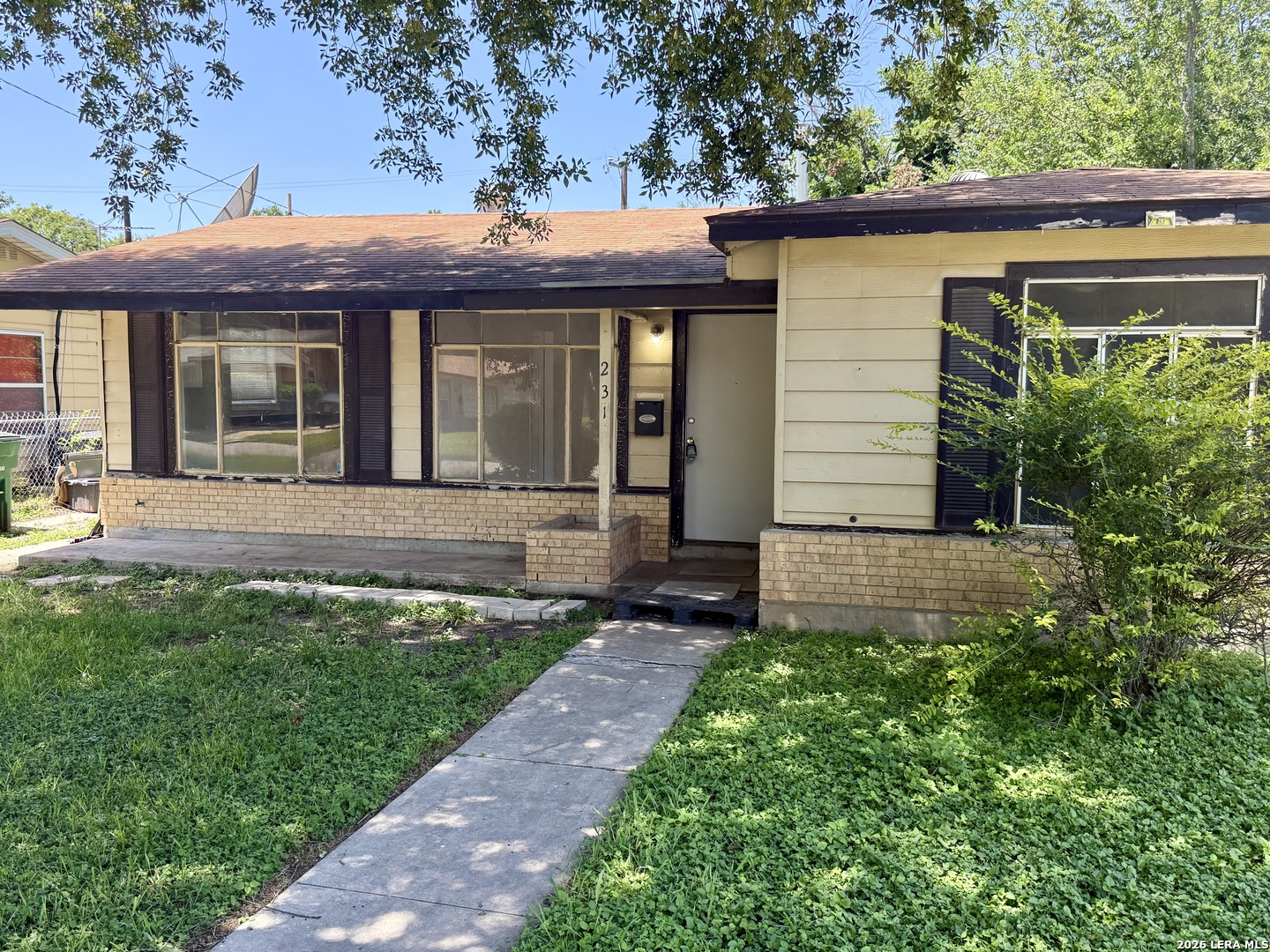 231 W Jewell — photo