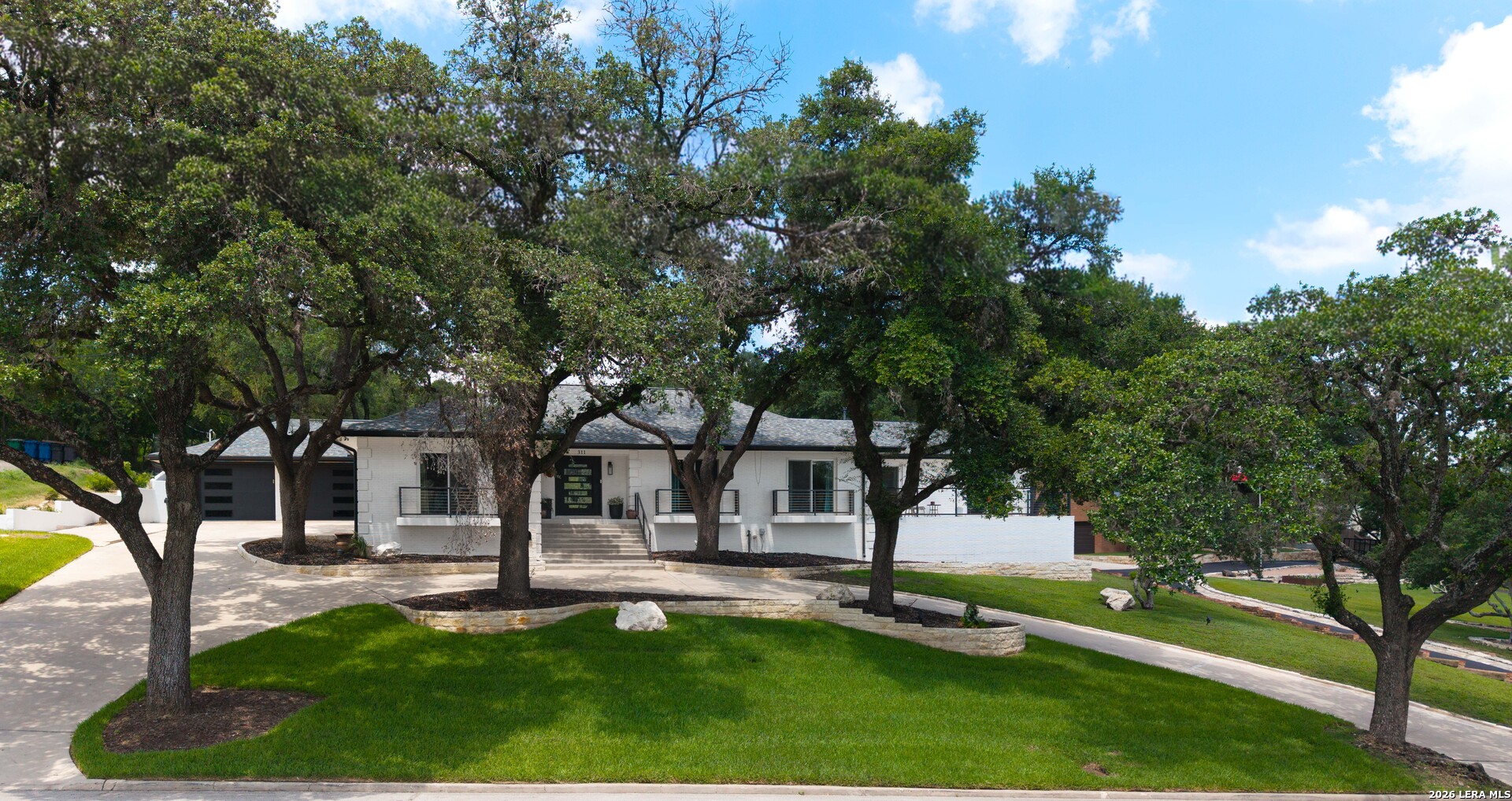 311 E Woodlake Drive — photo
