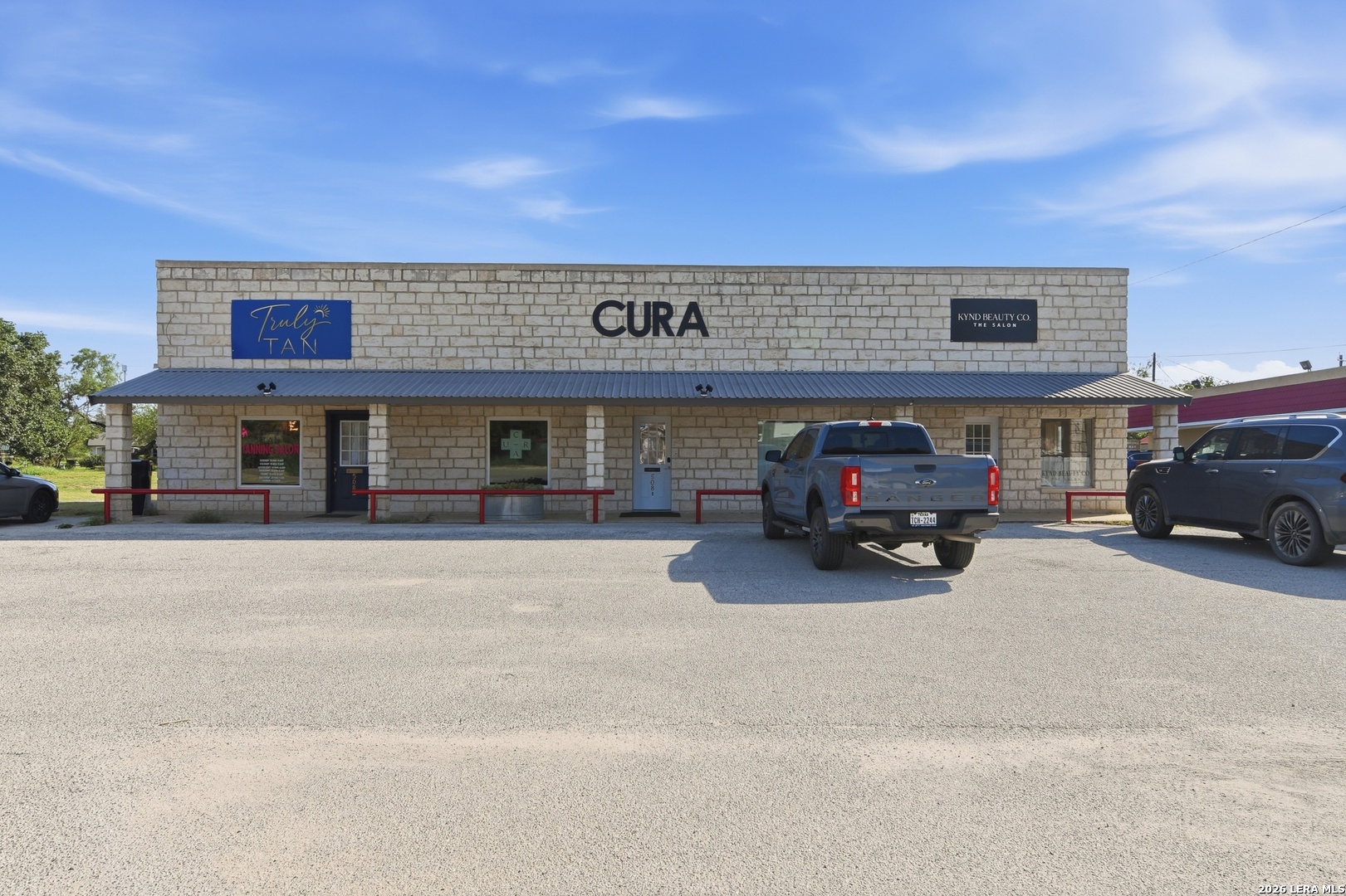 508 W Hondo, Devine, TX 78016 — photo 2
