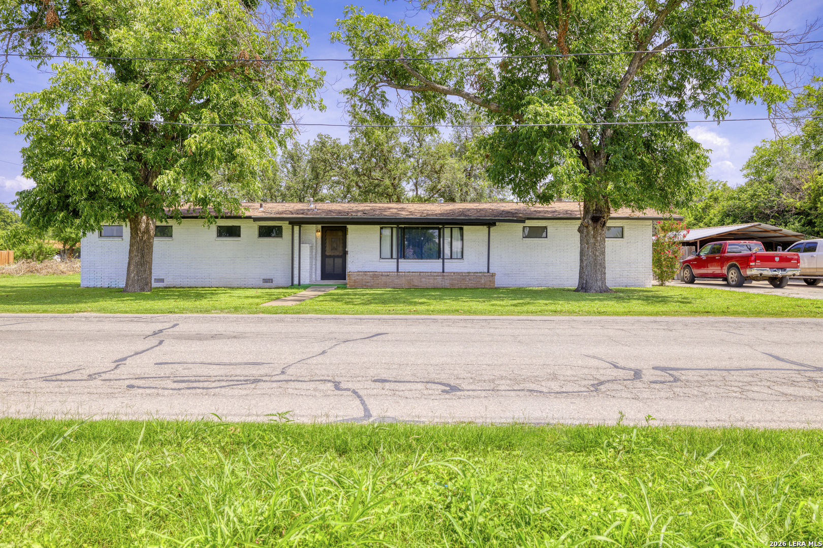 1019 E Leona Road — photo