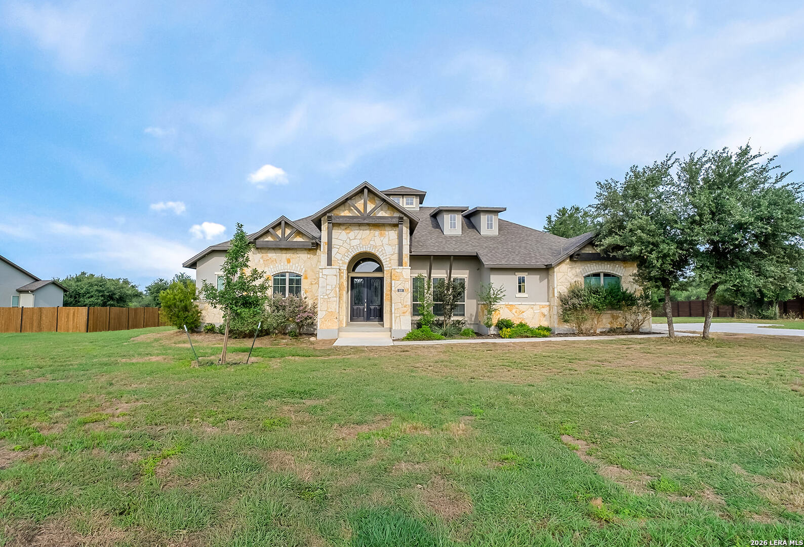 558 James Way — photo