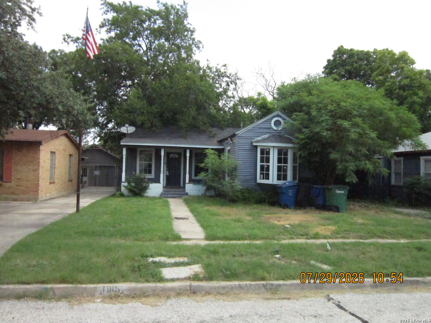 1915 Hicks Avenue — photo