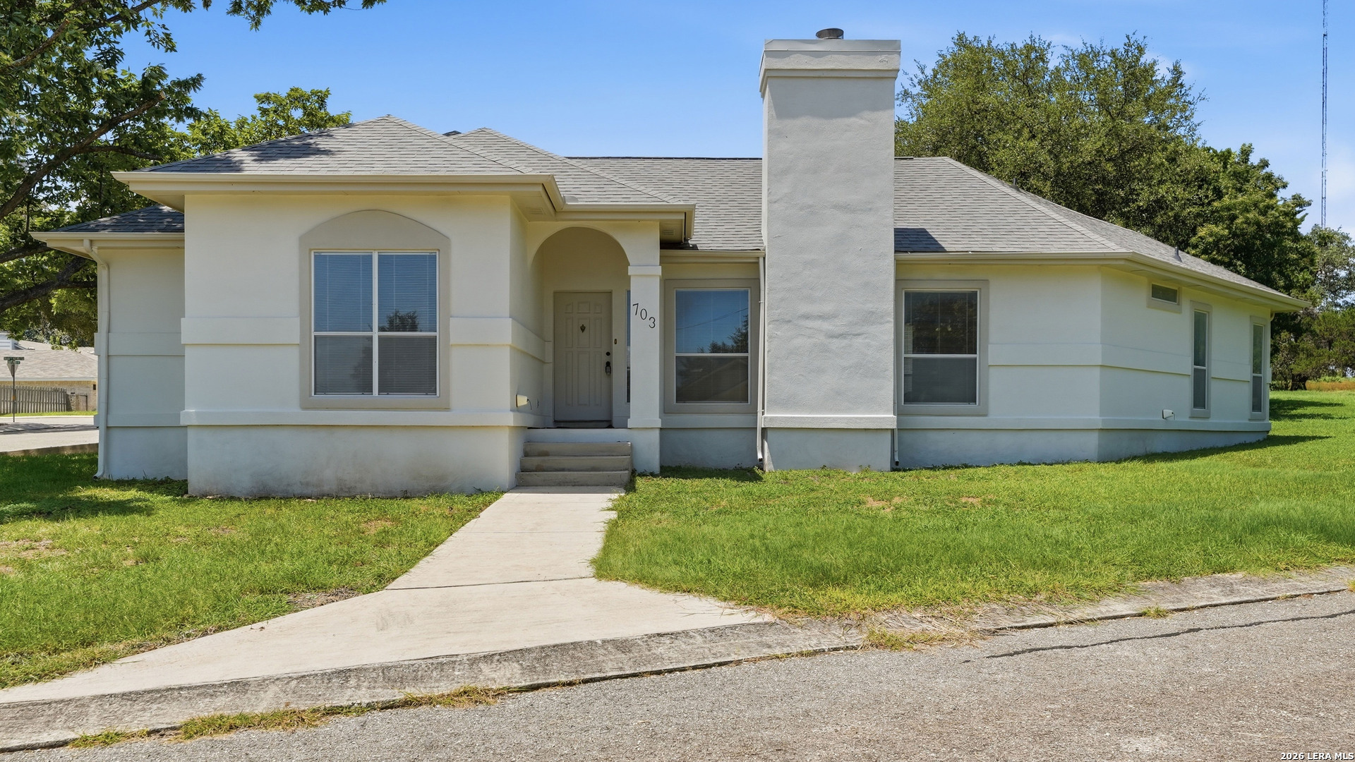 703 Lazy Bluff — photo