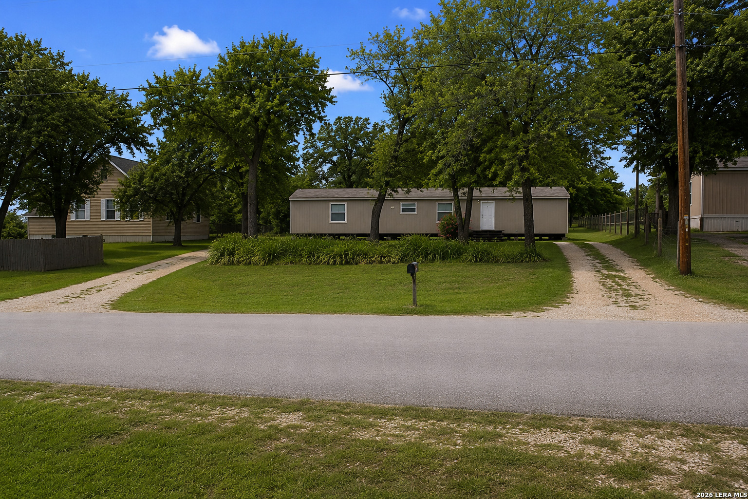 23043 Hilltop Peaks — photo