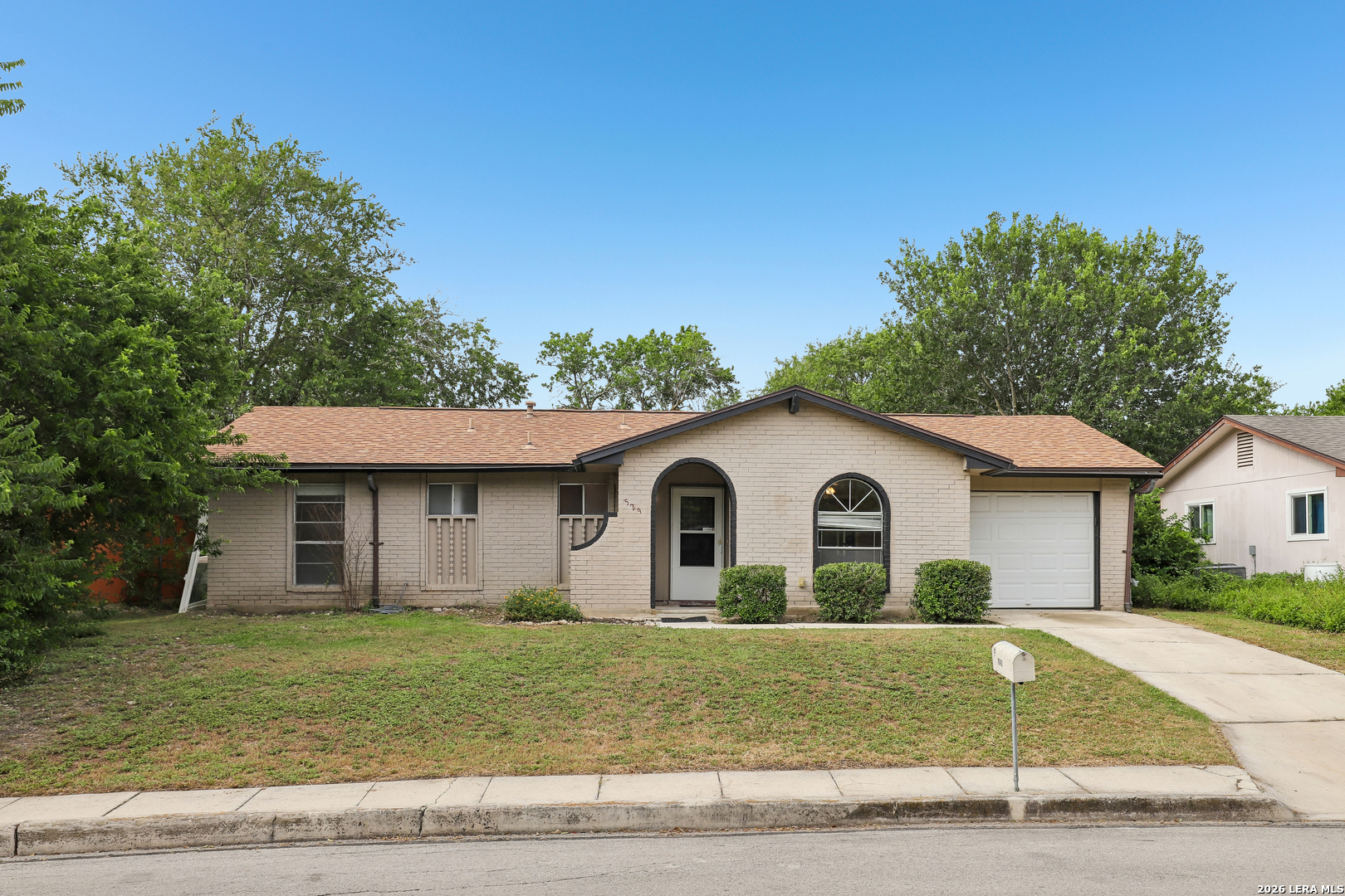 529 Willow Drive — photo