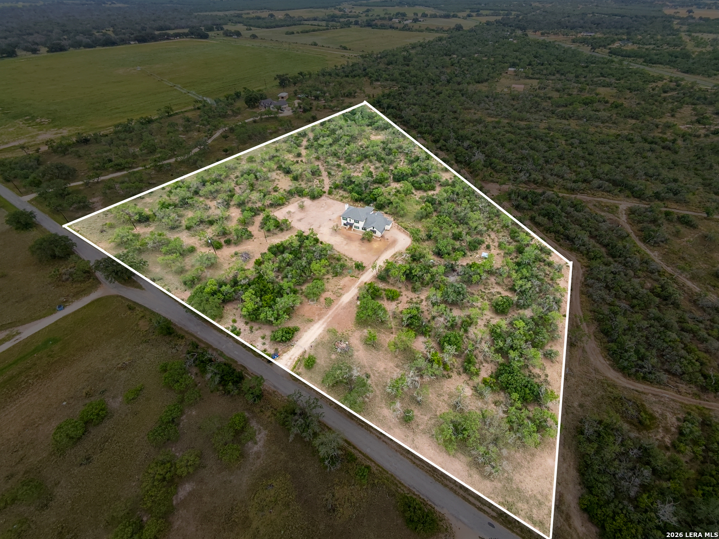 914 County Road 7718, Devine, TX 78016 — photo 2