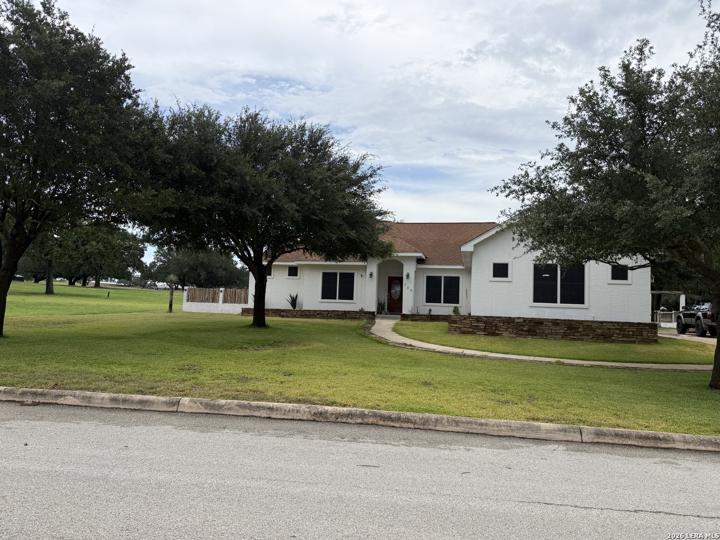 700 Jack Nickolaus Drive, Devine, TX 78016 — photo 2