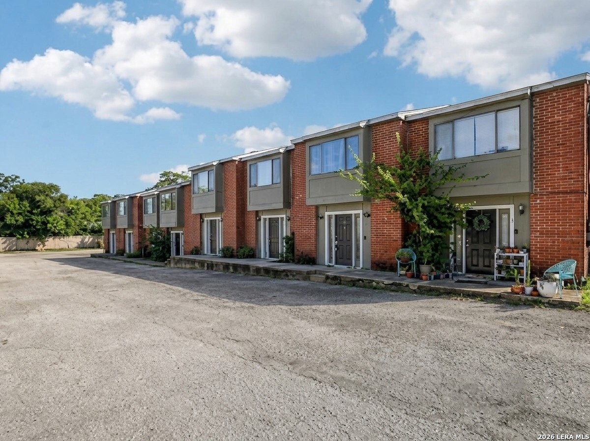 1221 W Hopkins 2 — photo