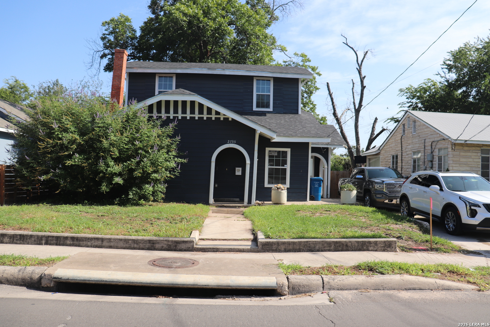 2735 E Houston Street — photo