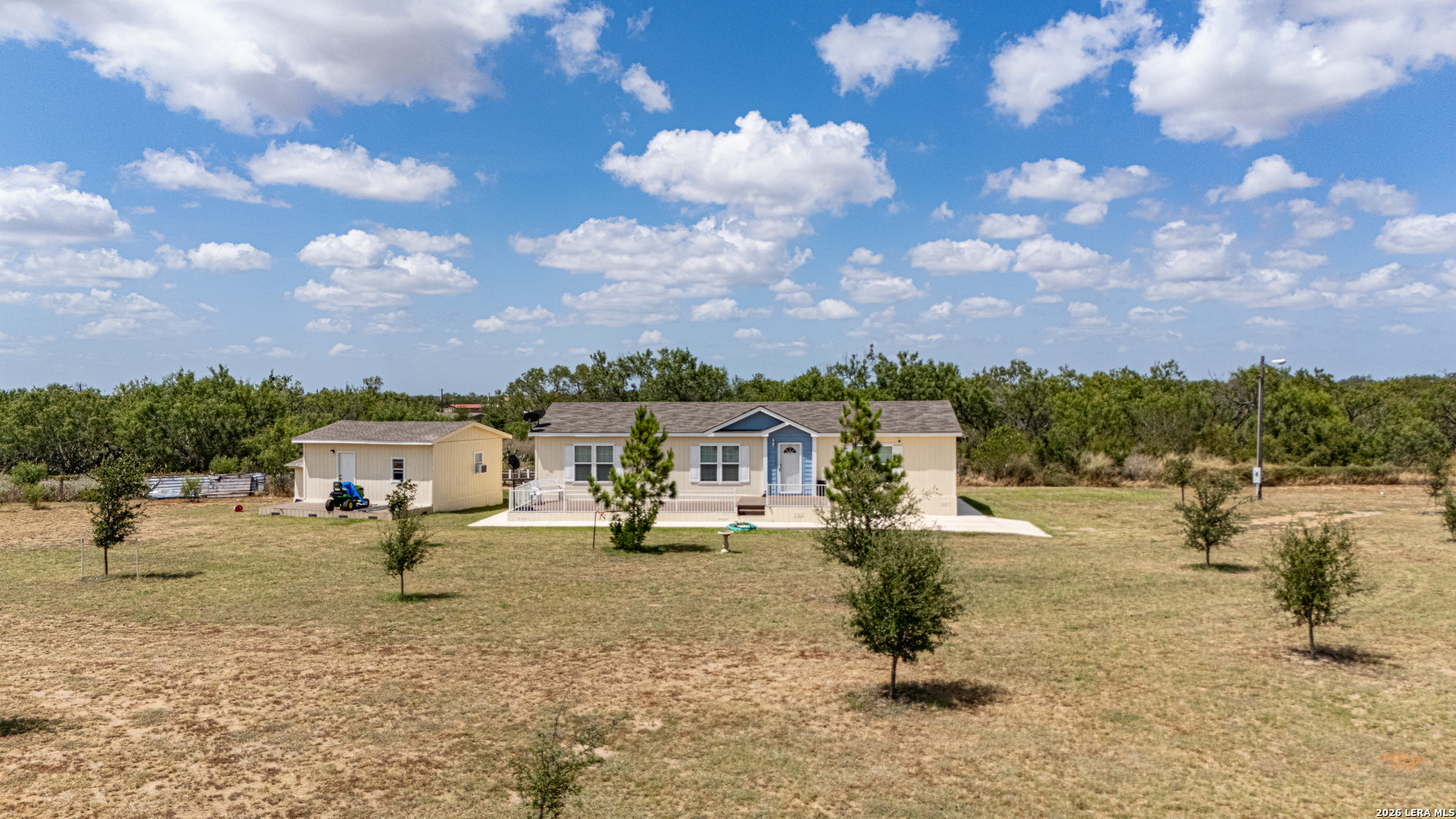 156 County Road 7752, Devine, TX 78016 — photo 2