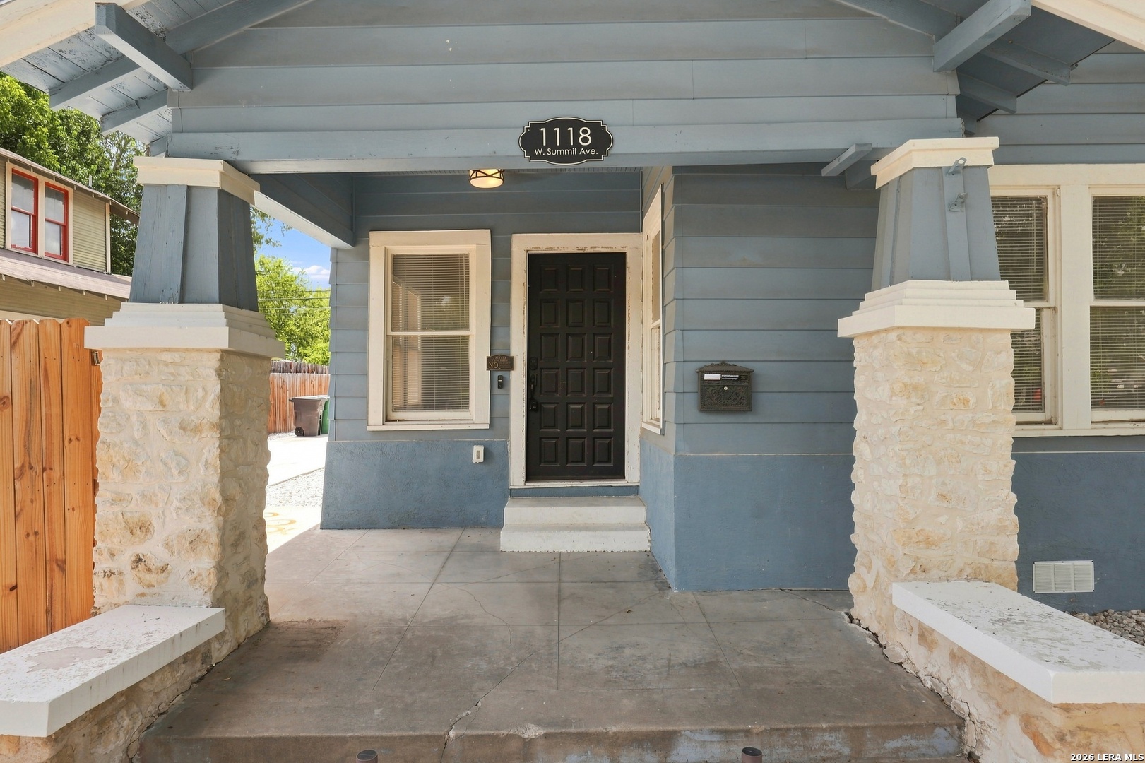 1118 W Summit Avenue — photo