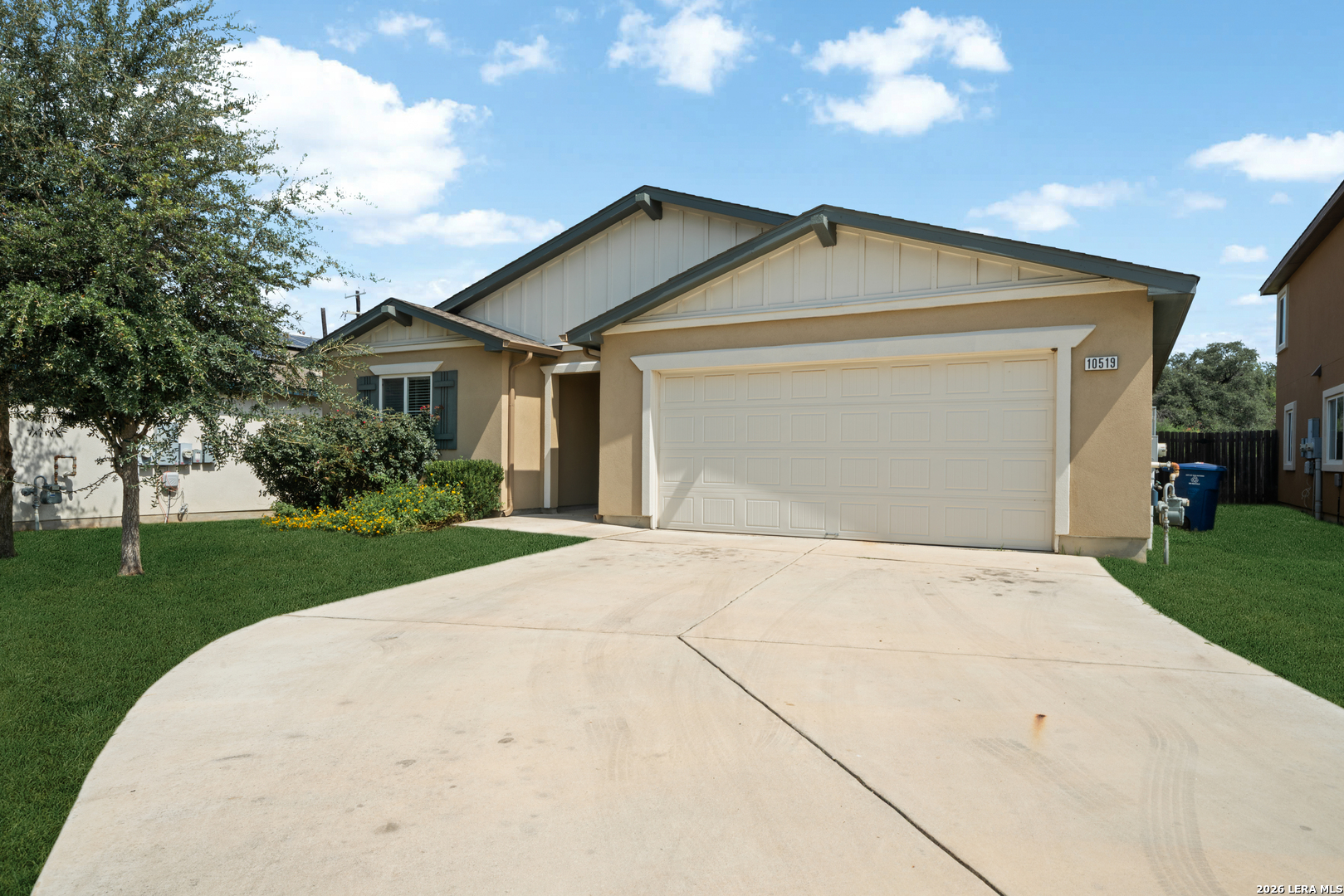 10519 Legacy CV — photo