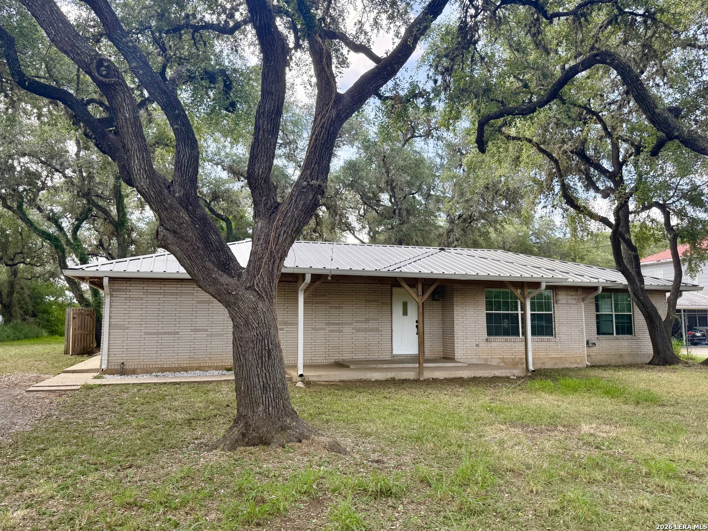 170 White, Beeville, TX 78102 — photo 2