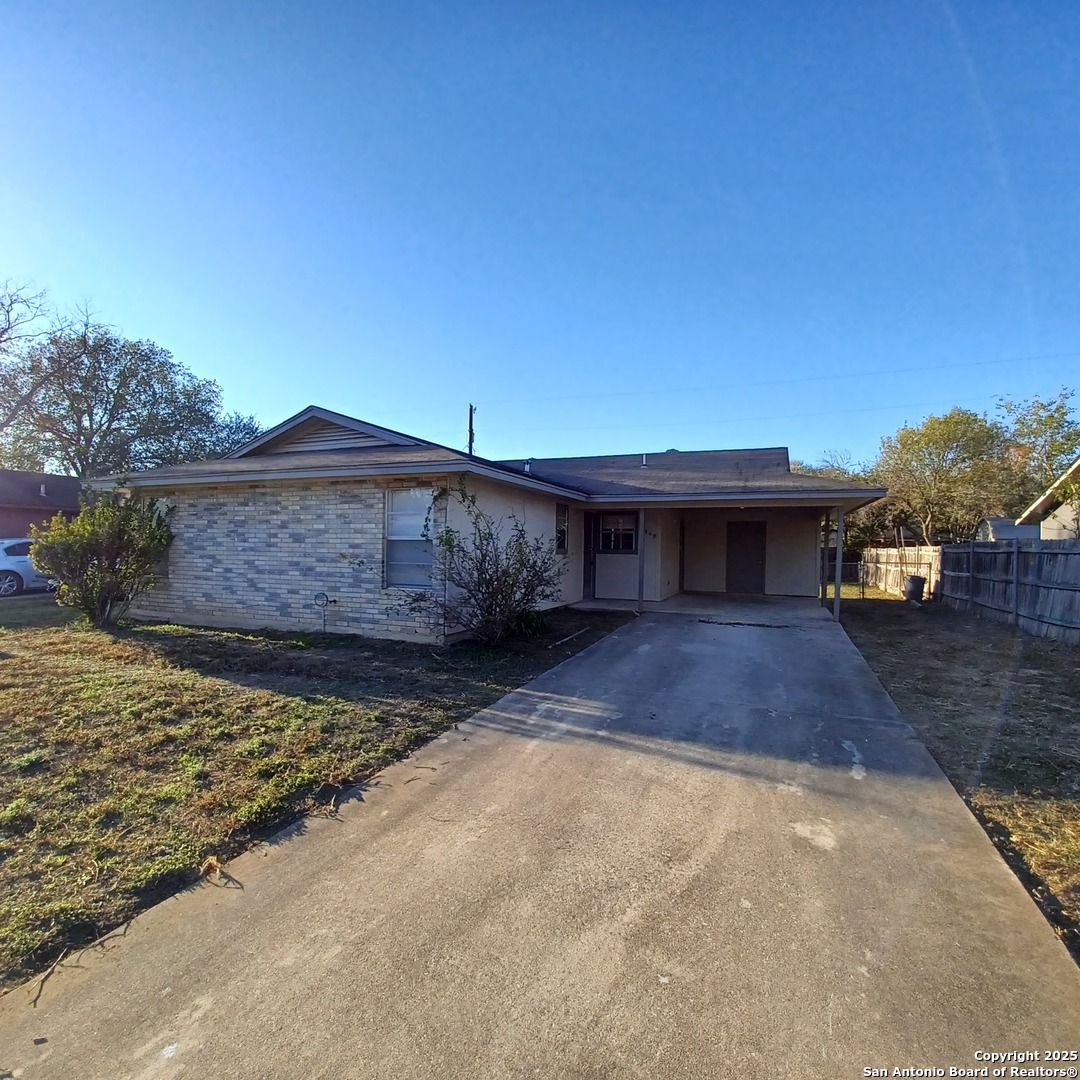 1549 Lorelei Lane — photo