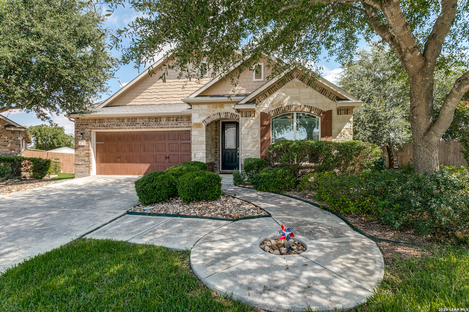 224 Landmark CV — photo