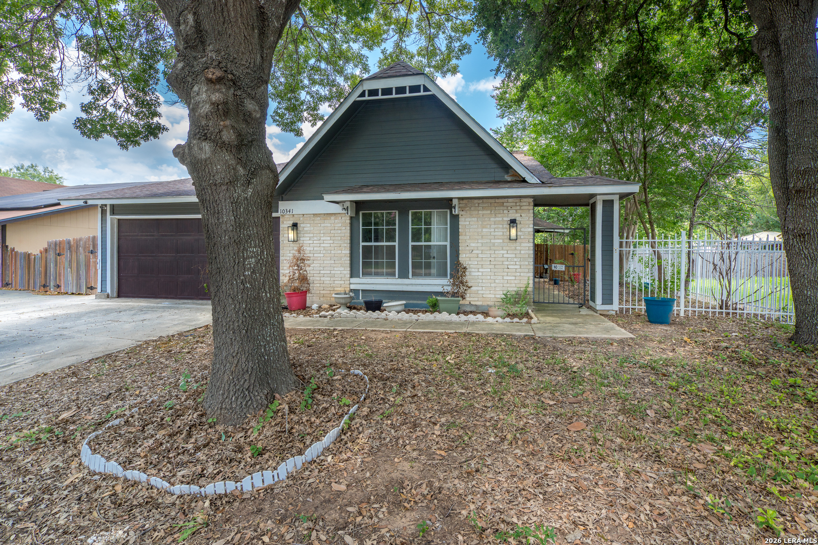10341 Country Bluff — photo