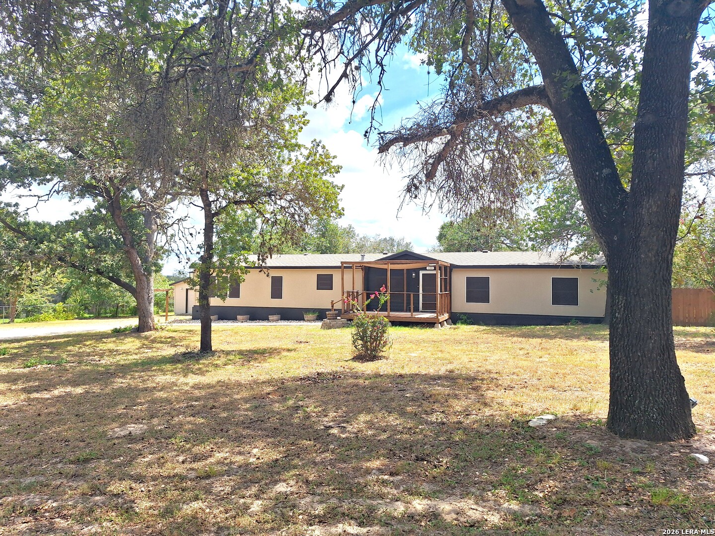 130 Encino Torcido — photo