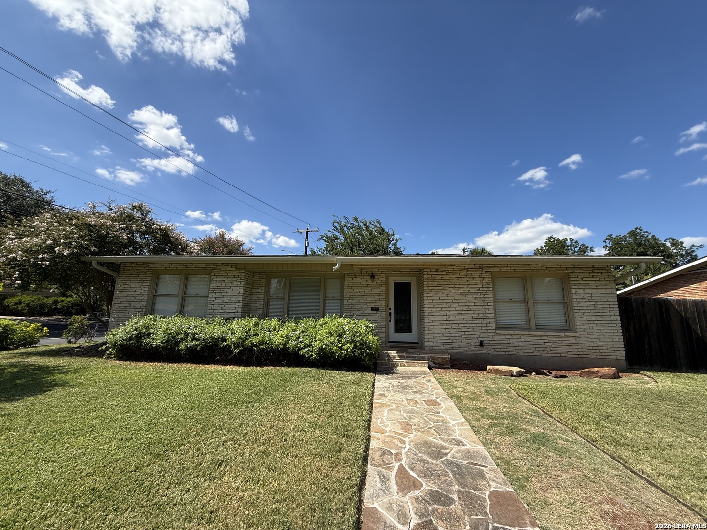 403 E Nottingham Drive — photo
