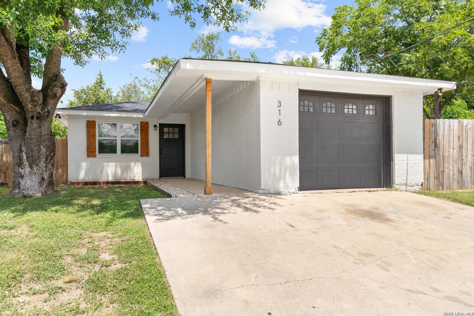 316 George — photo