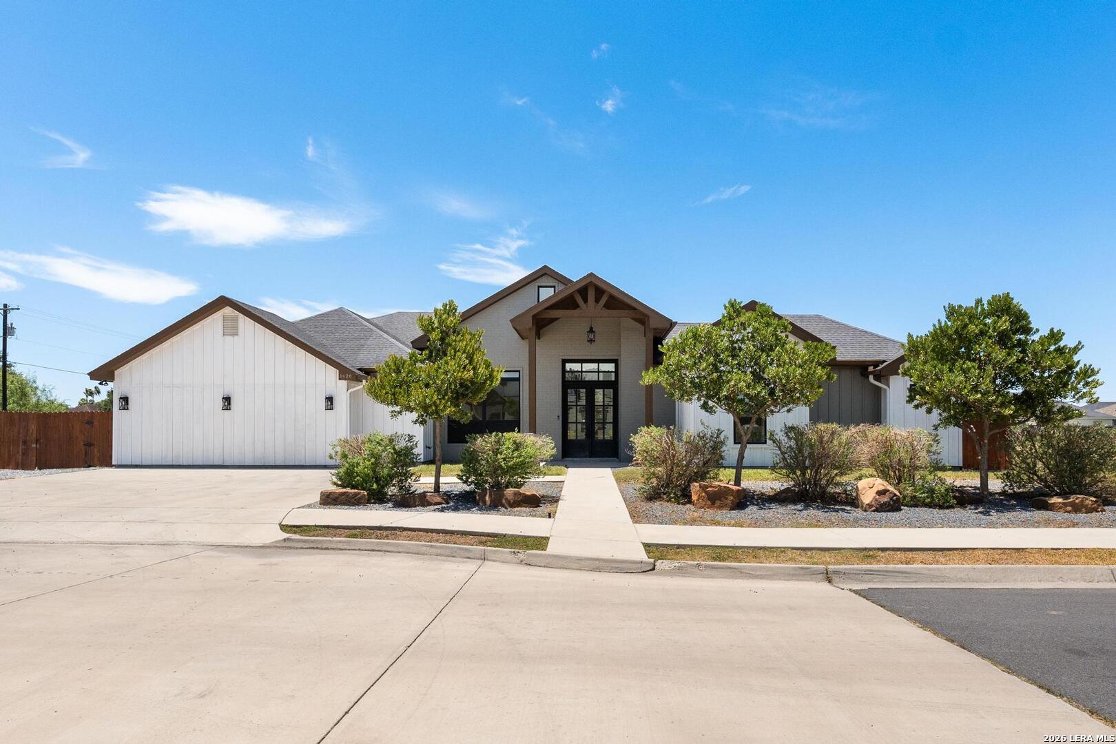 1426 Jocelyn Circle — photo