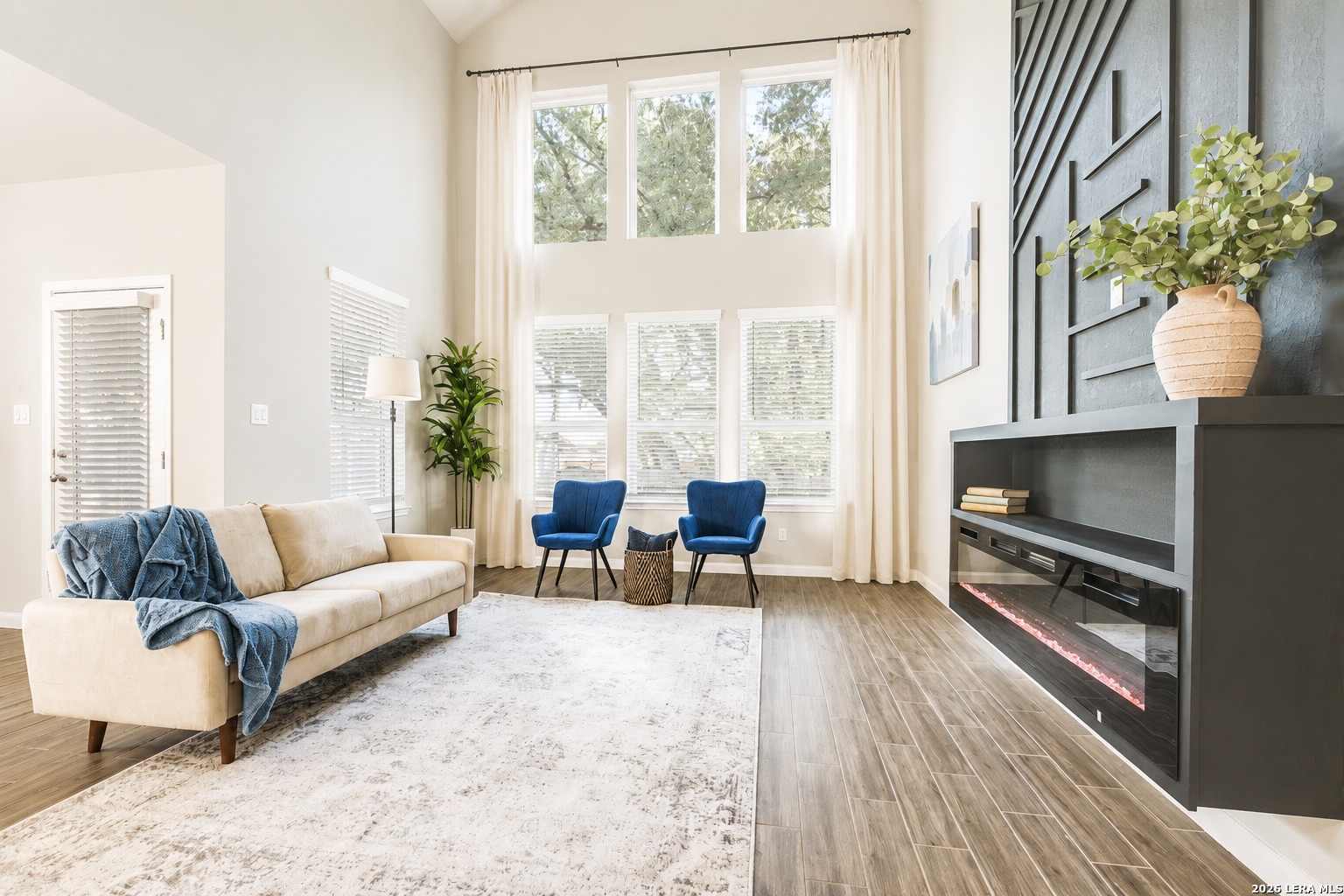 15233 Cheshire Wy — photo