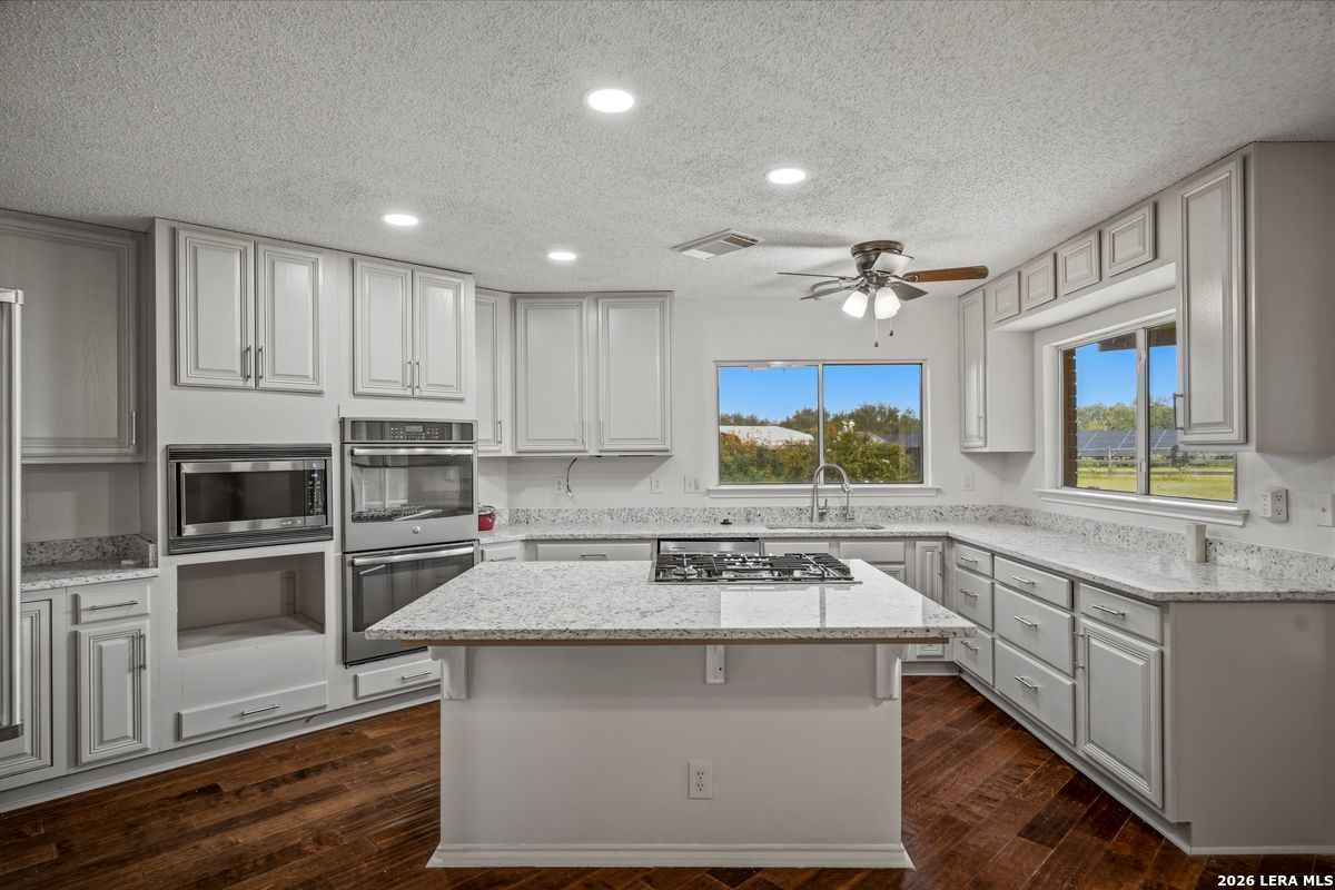 25 High Mdw, Lytle, TX 78052 — photo 3
