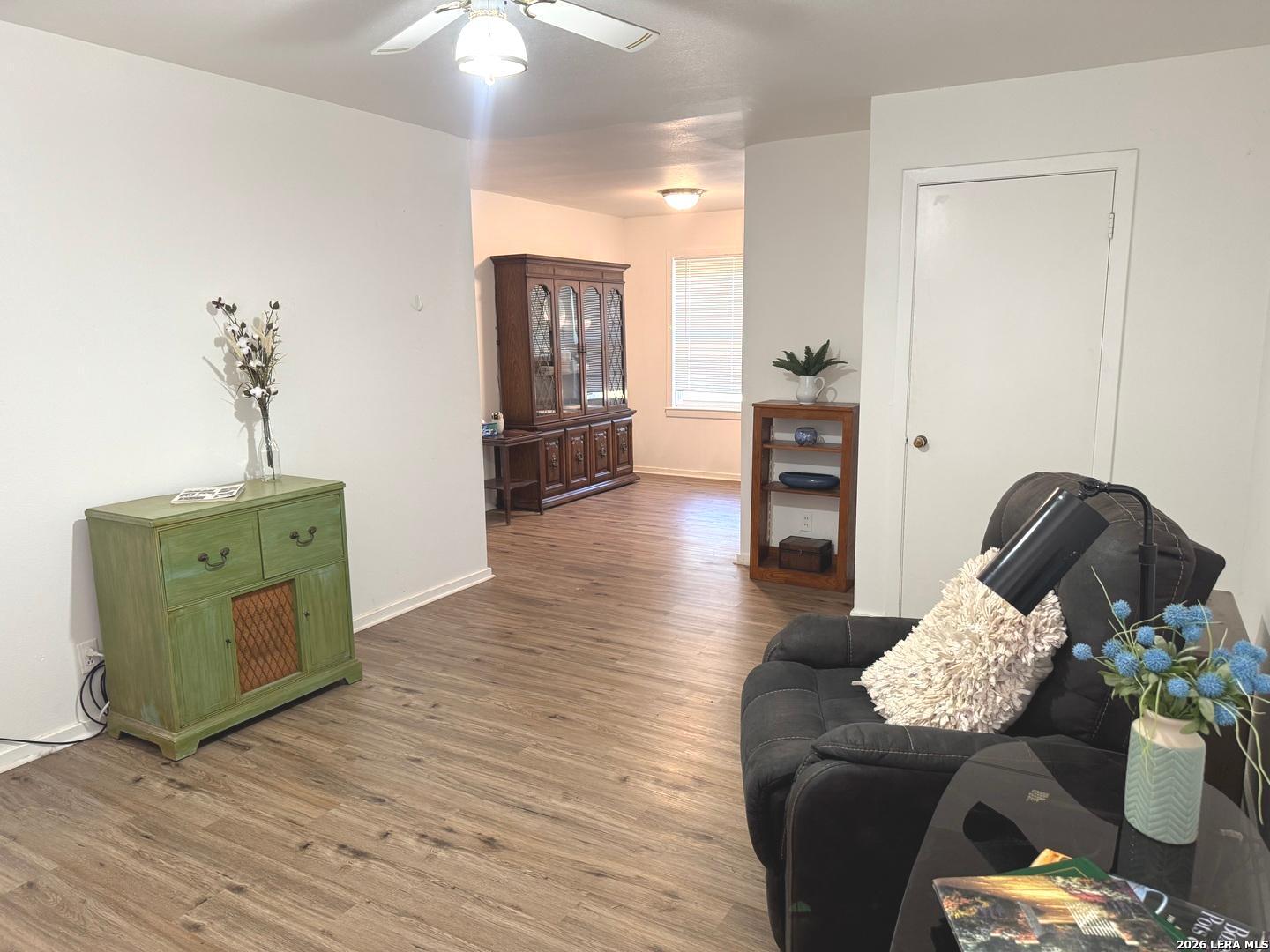 604 Mockingbird, Devine, TX 78016 — photo 3