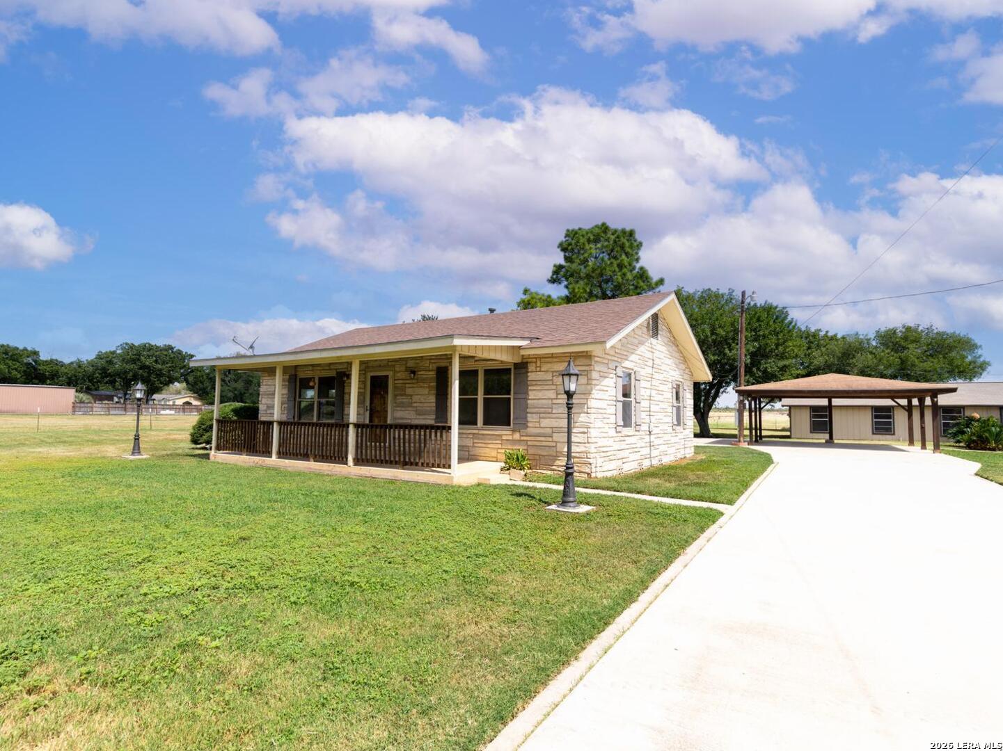 730 County Road 664, Devine, TX 78016 — photo 2