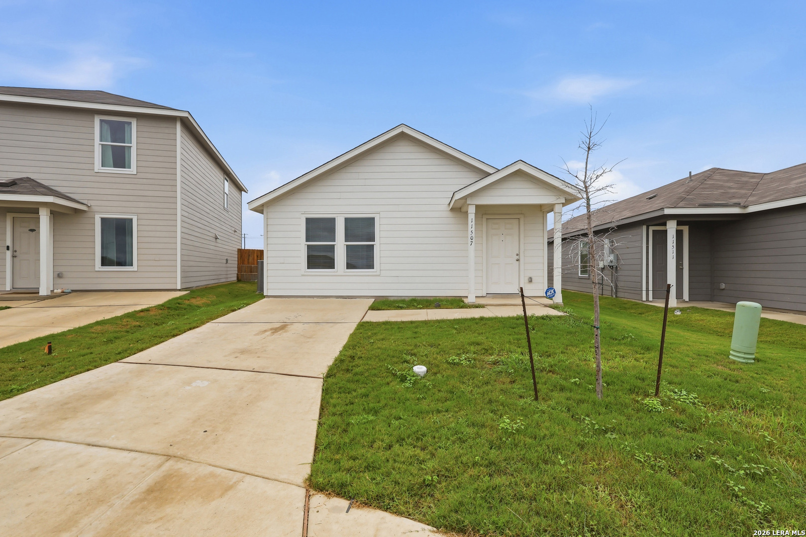 11507 Field Briar — photo