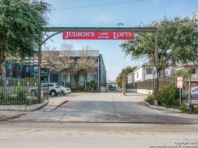 831 S Flores 2212 — photo