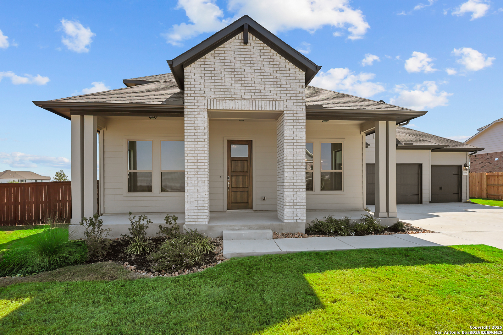 4548 Yoakum Vly — photo