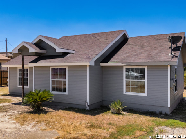 65 School Circle, Eagle Pass, TX 78852 — photo 2