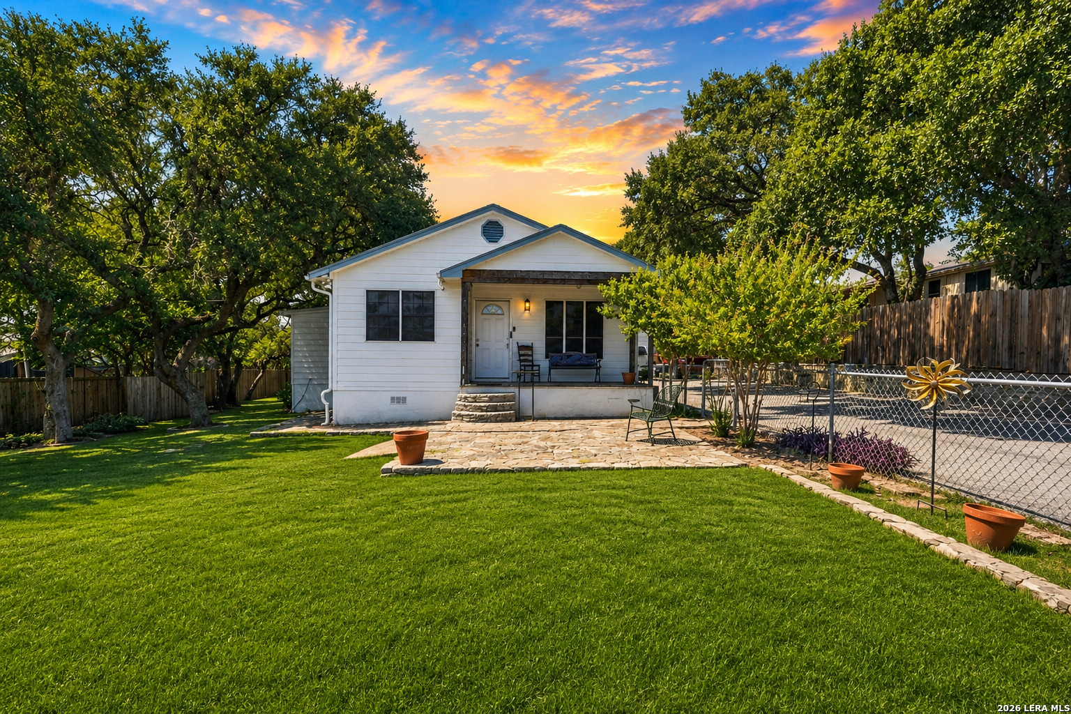 652 Tamarack Drive — photo